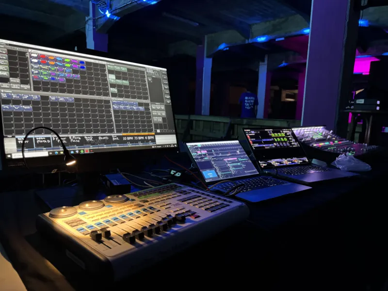 Avolites Titan mobile — foto 1
