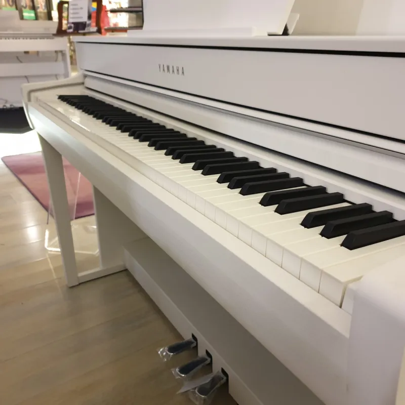 Yamaha Clavinova CLP-635 Bianco